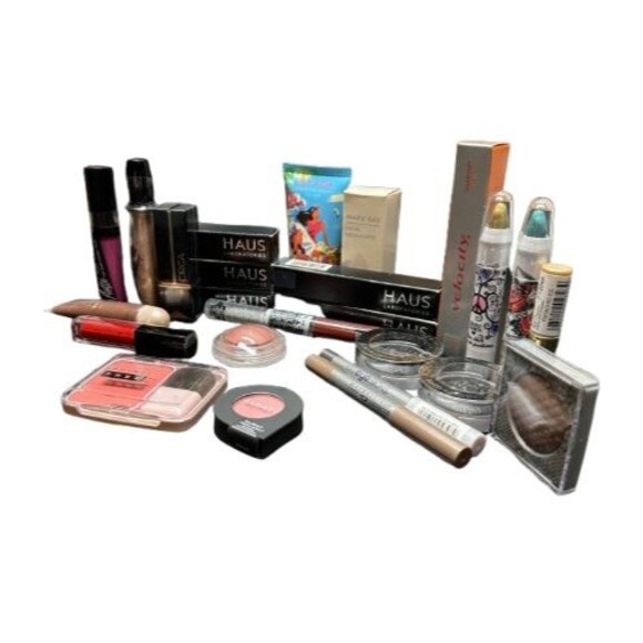 Wholesale Lot of Name Brand Makeup 25 Piece Mary Kay Hard Candy CIRCA Almay - Picture 1 of 7